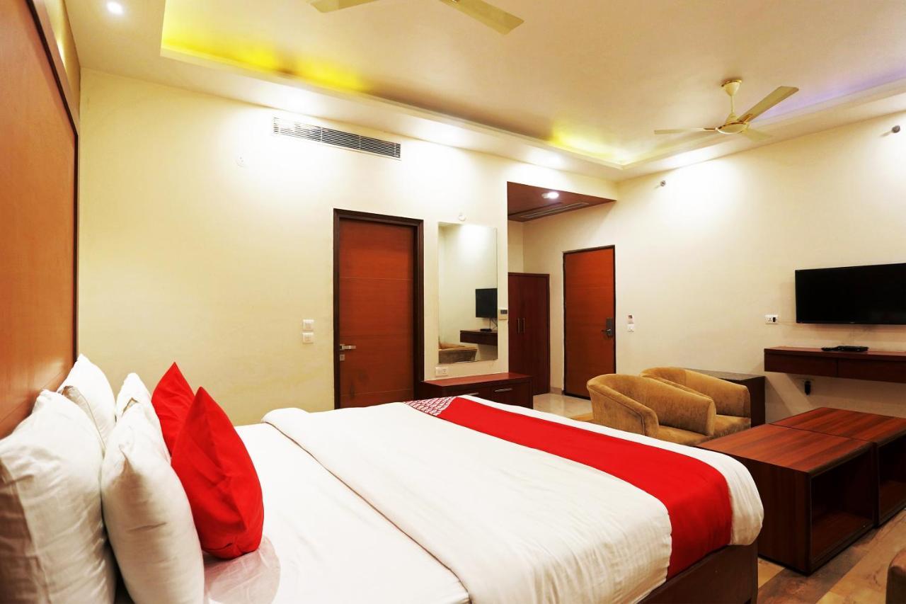 Hotel Capital O Green Palms Near Jhilmil Metro Station Nové Dillí Exteriér fotografie